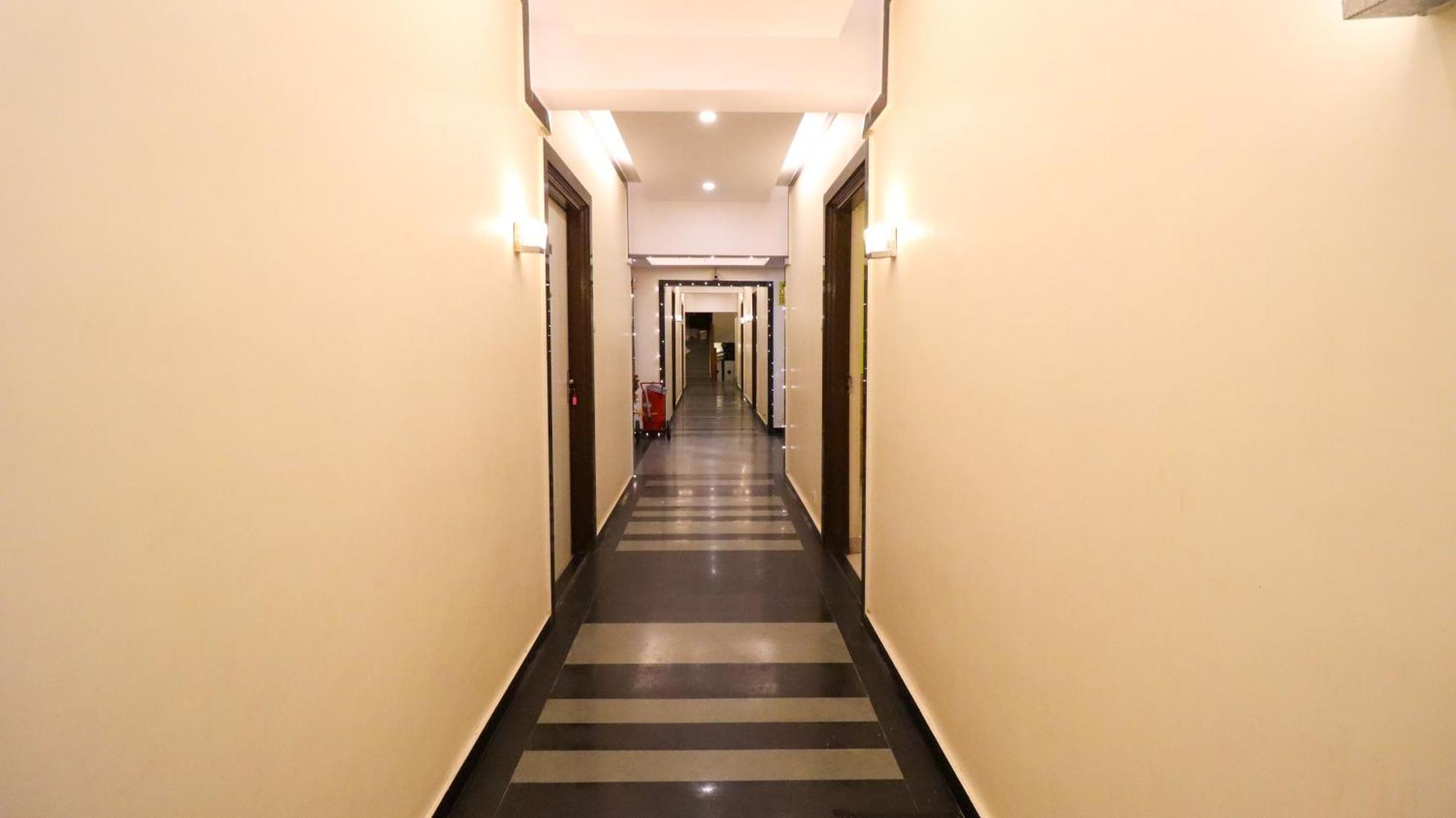 מלון מומביי Tuliip Residency מראה חיצוני תמונה